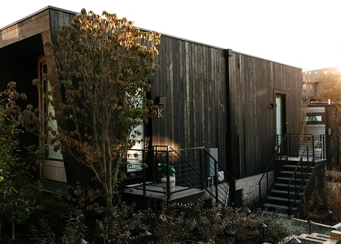 Ironwood Grove, Tiny House Hotel